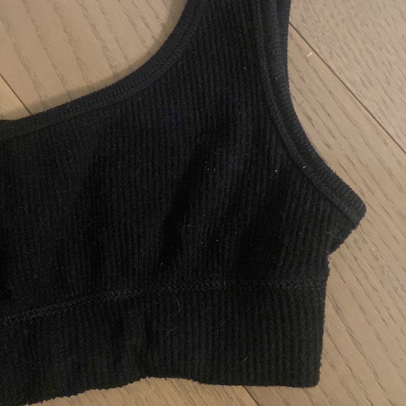 SKIMS Ribbed Sportsbra - Picture 2 of 4